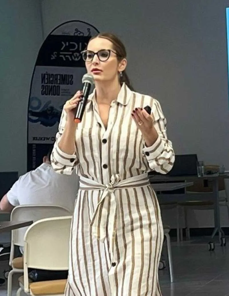 Diana Gomez Coach en coferencia sobre Comunicación Asertiva EMPRESAS